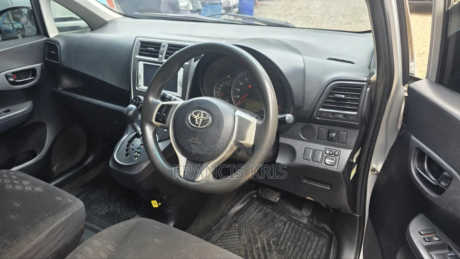 Toyota Ractis 2012