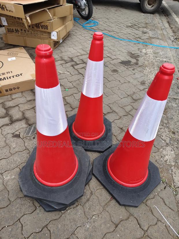 75cm High Reflective Traffic Cones - thumbnail 3