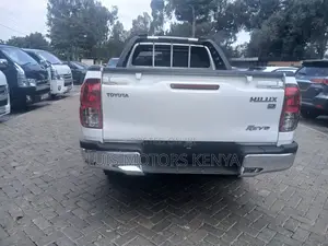 Toyota Hilux 2019 White