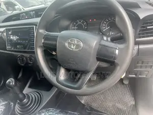 Toyota Hilux 2019 White