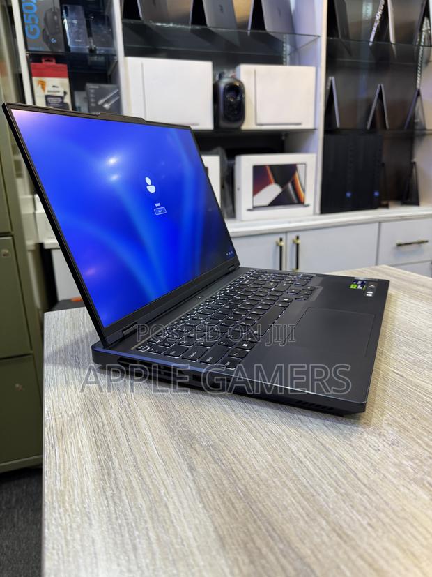 Laptop Lenovo Legion Pro 7 32GB Intel Core i9 SSD 1T - thumbnail 4