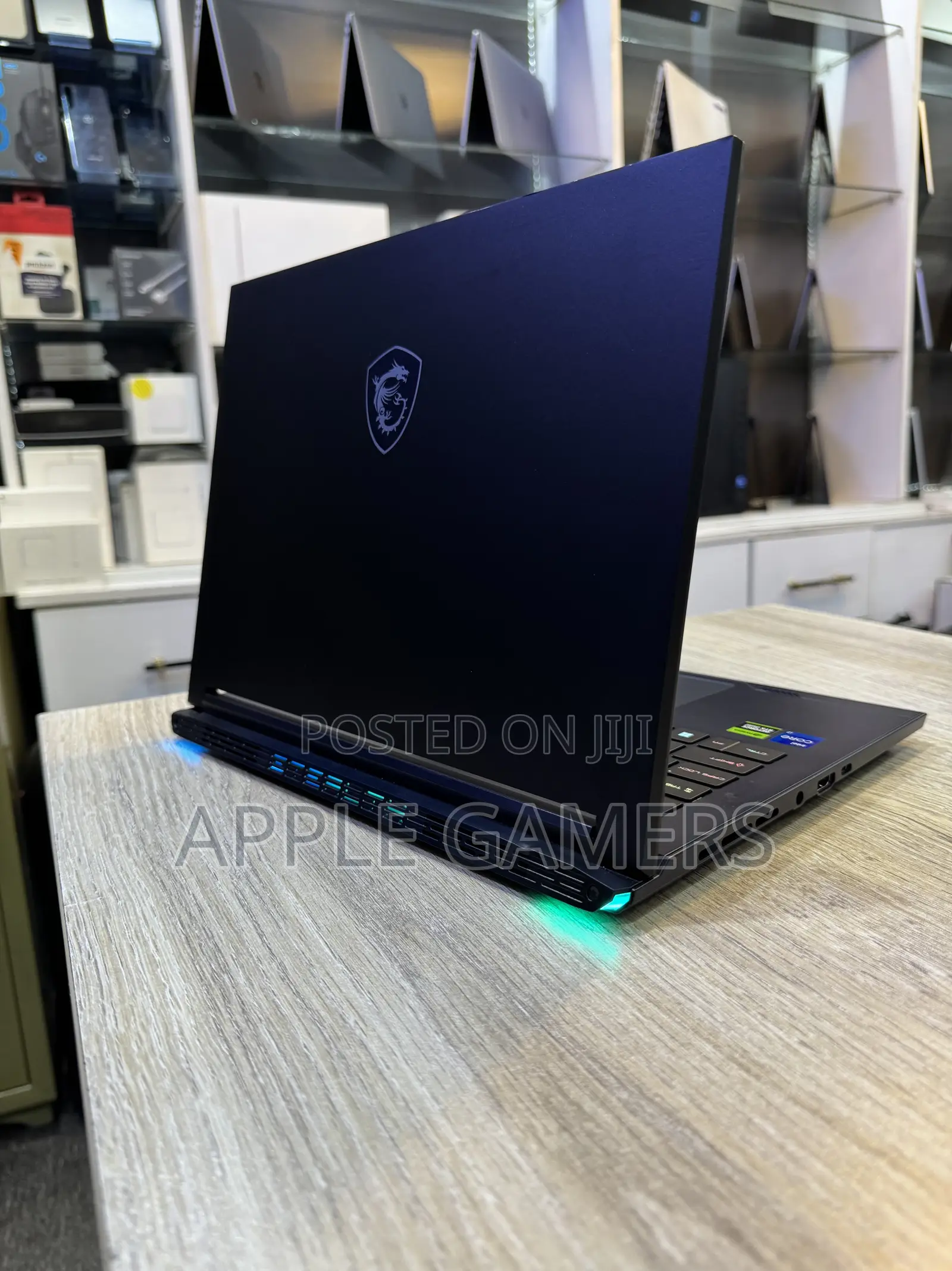 Laptop MSI Stealth 14 Studio A13VF 16GB Intel Core i7 SSD 1T