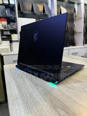 Laptop MSI Stealth 14 Studio A13VF 16GB Intel Core i7 SSD 1T