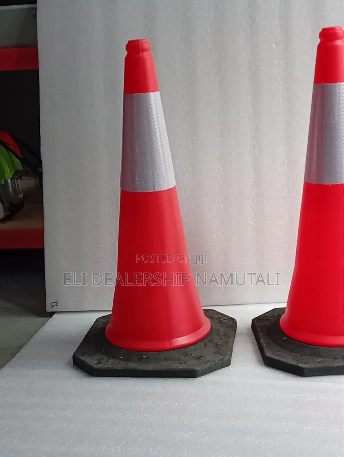 Heavy Duty 75cm Reflective Traffic Cone for Road & Construction Safety