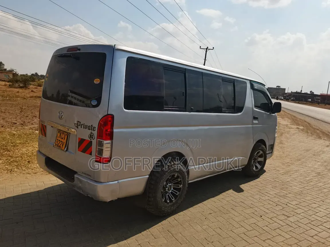 Toyota HiAce 2013 Silver