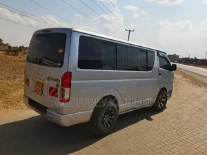 Toyota HiAce 2013 Silver