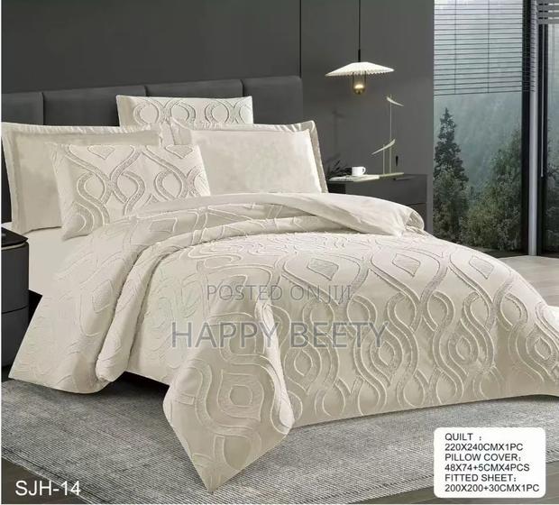 6 PC Tufted Duvetcover - main view