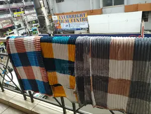 6×6 Soft Fleece Blanket – Warm, Cozy Lightweight Bed Blanket