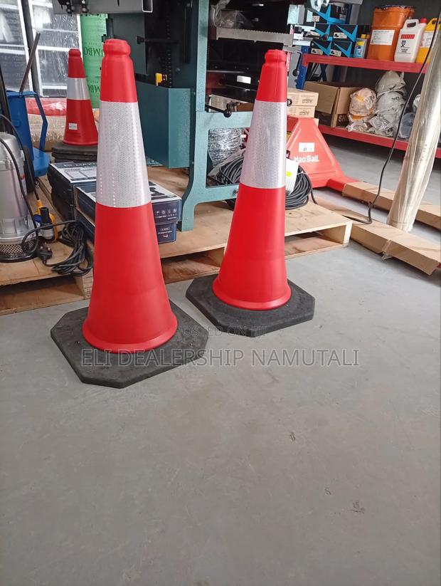 75cm Road Safety Cone With Reflective Collar – Industrial Grade