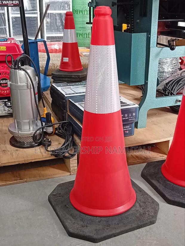 75cm Reflective PVC Traffic Cone – Ideal for Road & Site Safety