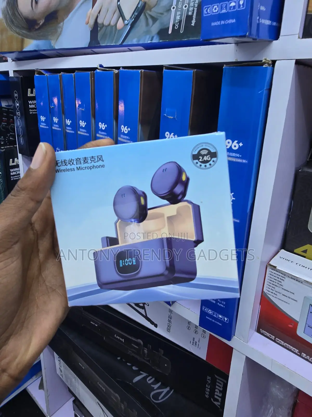 Q8 Wireless Lapel Microphone for YouTube TikTok Podcasts