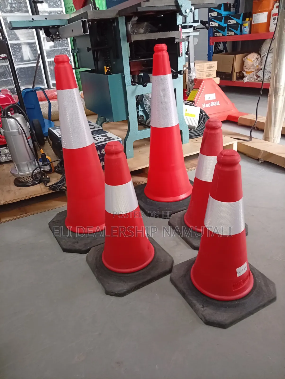 75cm Heavy Duty Reflective Traffic Cone With Rubber Base