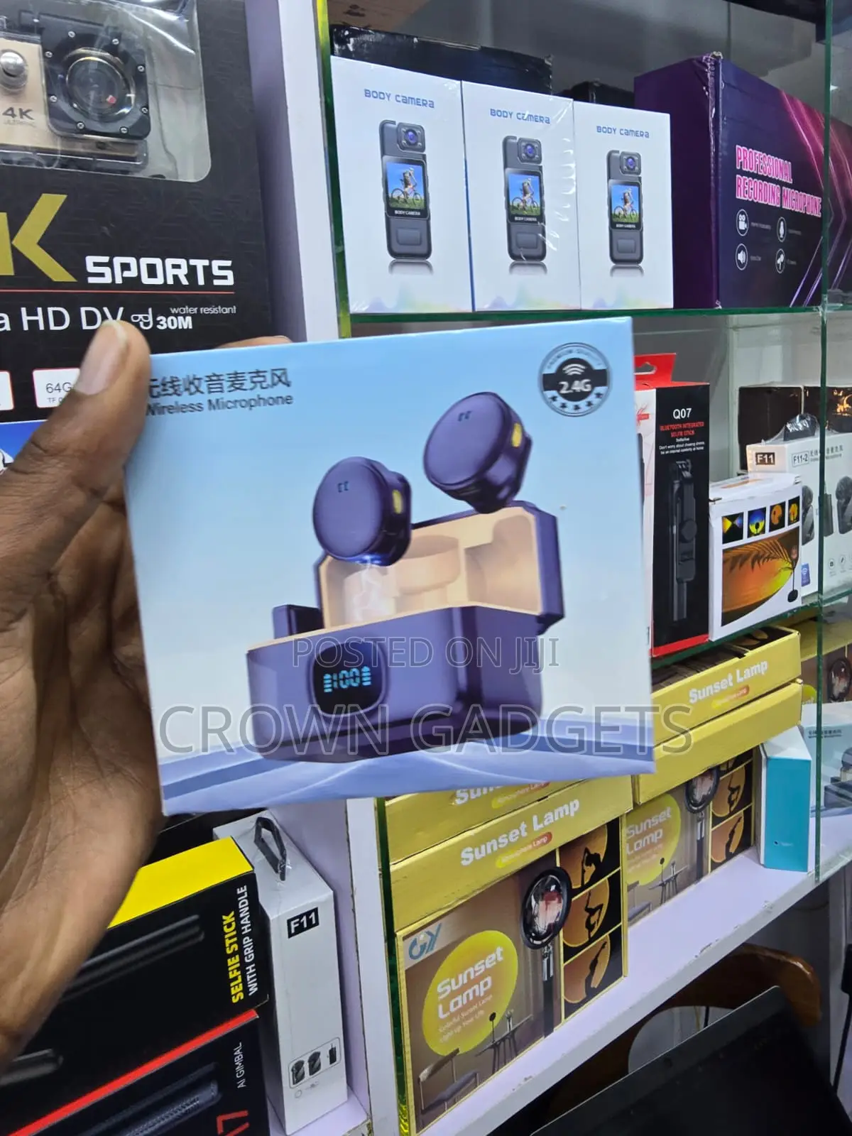 Q8 Type-C Dual Clip-on Wireless Mic for Video Recording