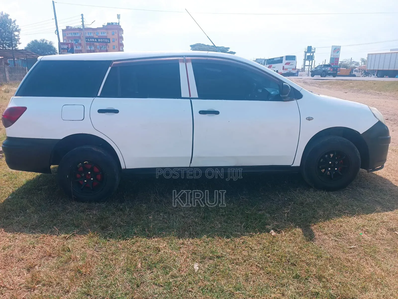Nissan Advan 2012 White