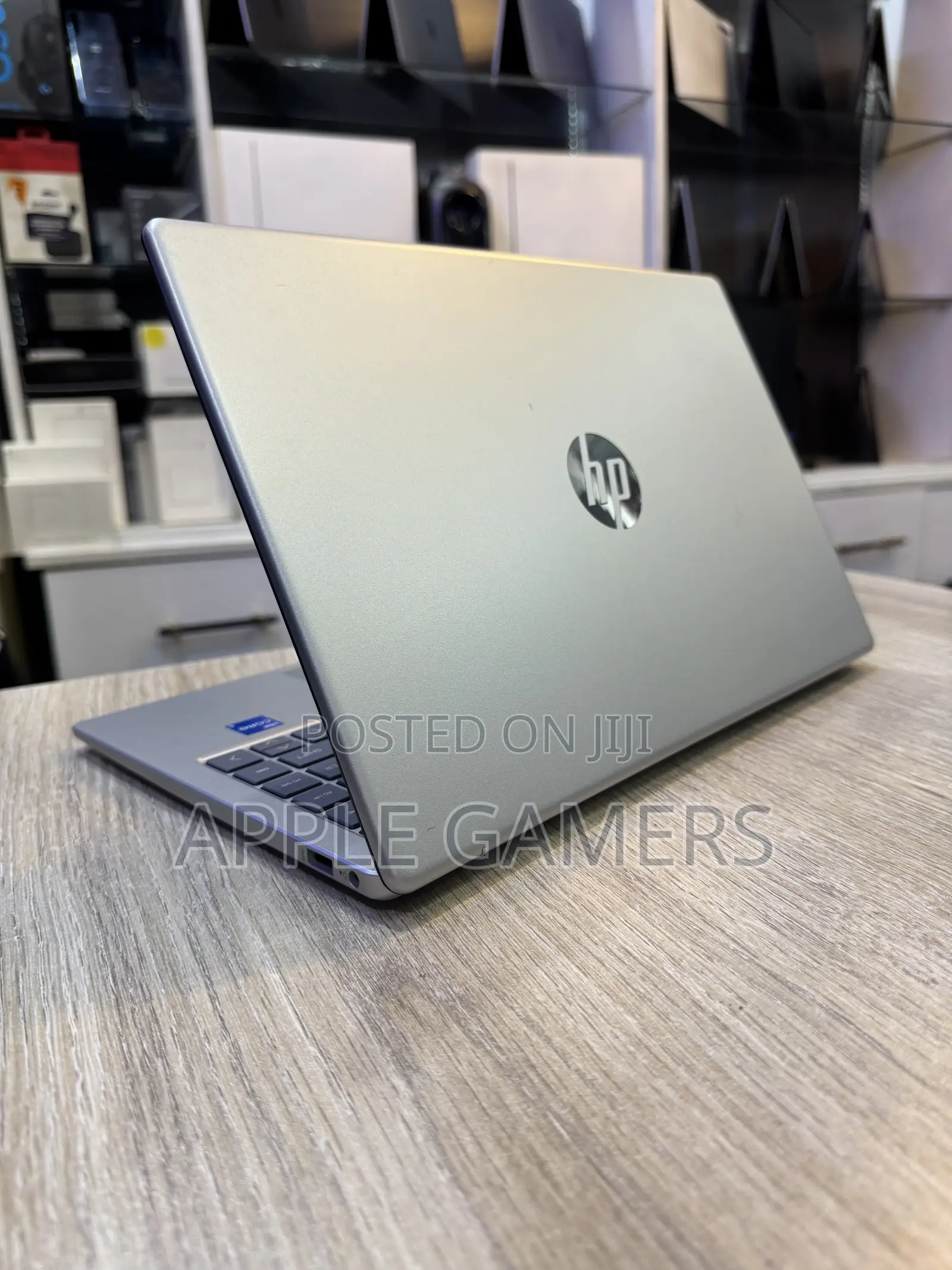 Laptop HP 14-ep0063 8GB Intel Core i5 SSD 512GB