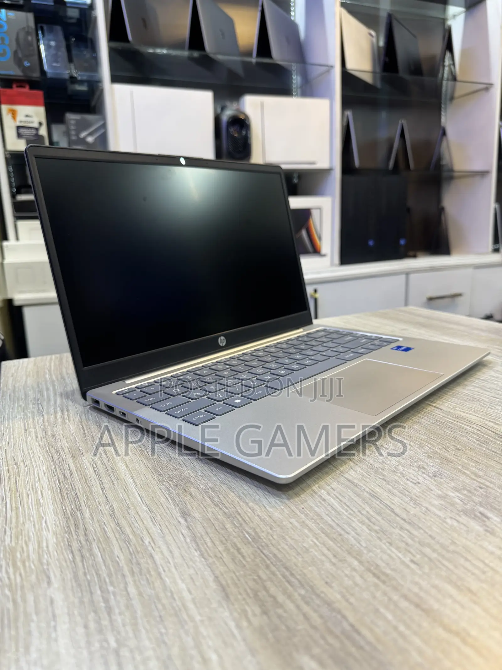 Laptop HP 14-ep0063 8GB Intel Core i5 SSD 512GB