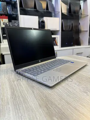 Laptop HP 14-ep0063 8GB Intel Core i5 SSD 512GB