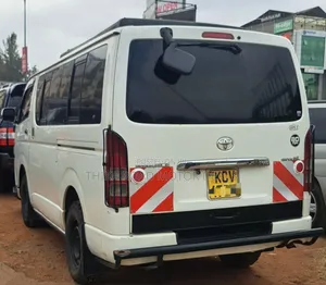 Toyota HiAce 2013 White