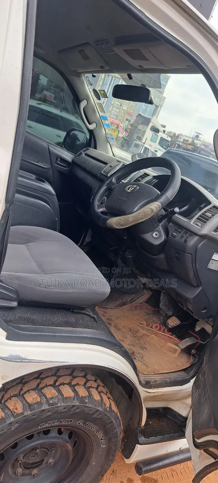 Toyota HiAce 2013 White