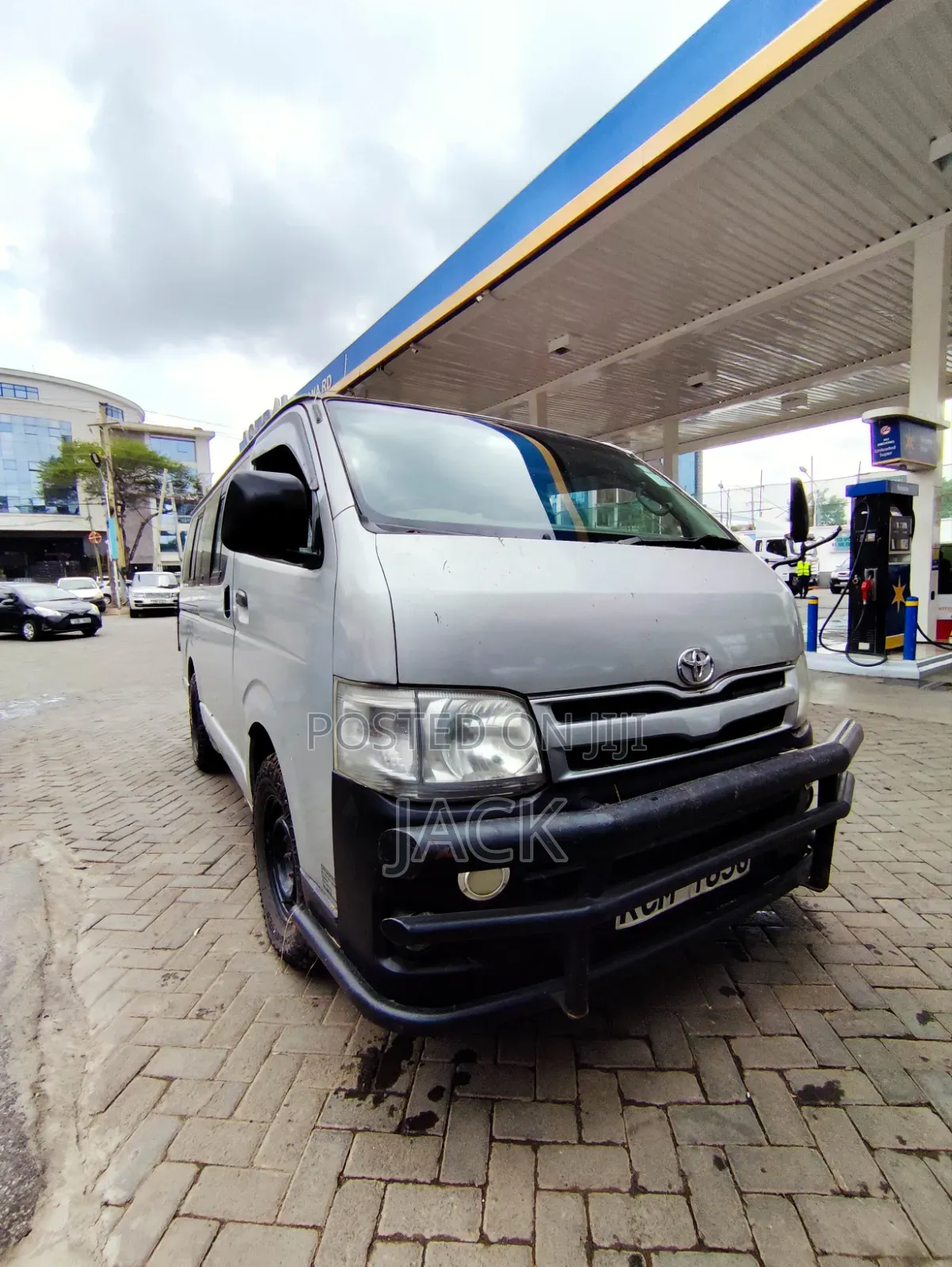 Toyota HiAce 2011 Silver