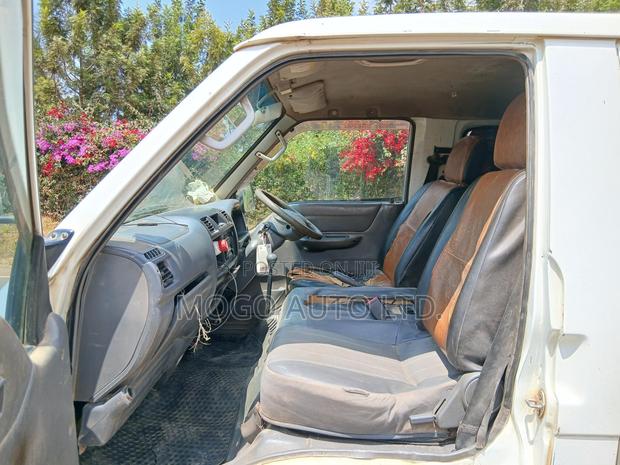Mazda Bongo 2013 White - thumbnail 12