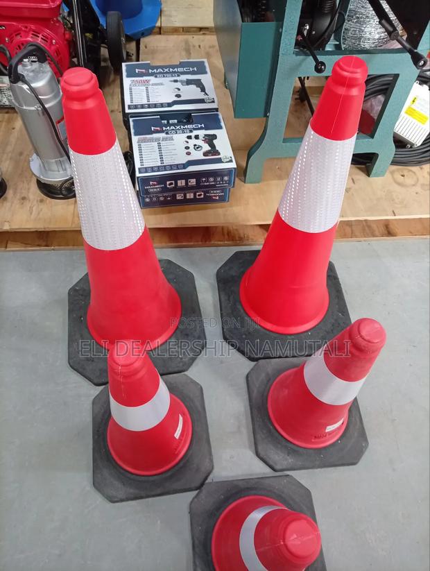 75cm Reflective Warning Cone – Durable Road Safety Equipment - main view