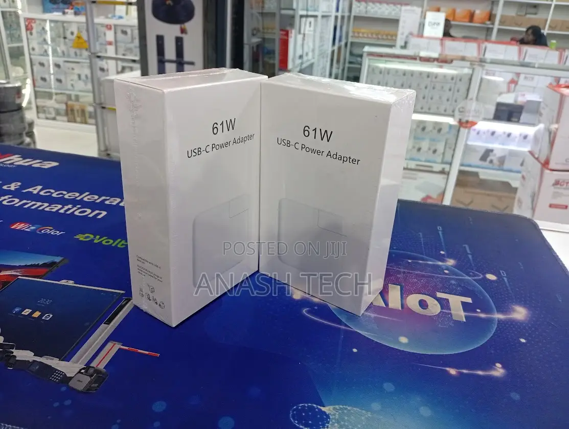 61W USB-C Travel Charger – Compact Fast Charging Adapter