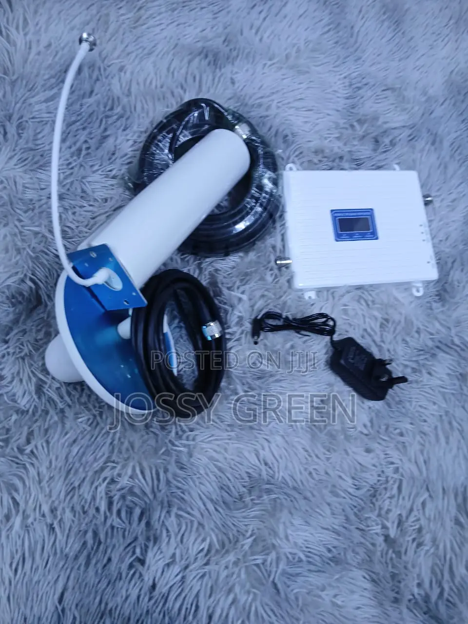 High-Power Mobile Network Signal Amplifier With Outdoor Antenna