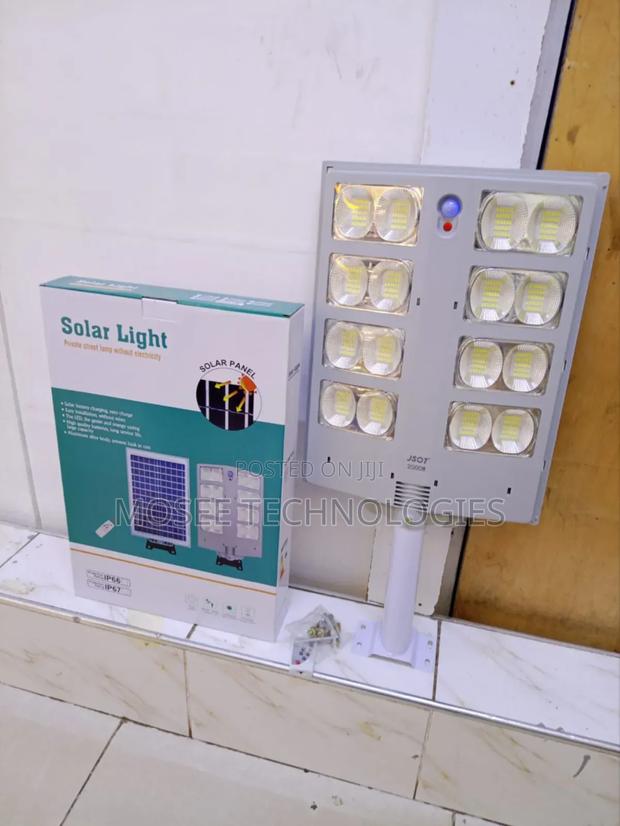 2000W Solar Powered LED Security Light - thumbnail 2