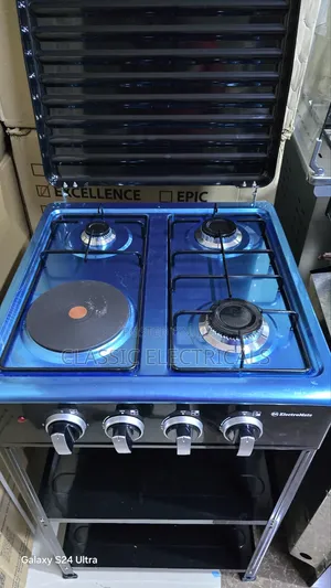3+1 Standing Cooker With Shelves