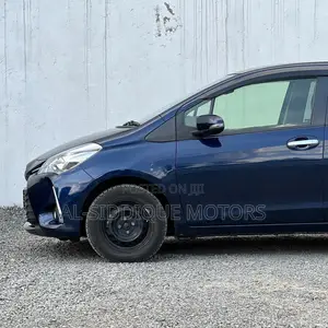 Toyota Vitz 1.0 FWD 5dr 2019 Blue