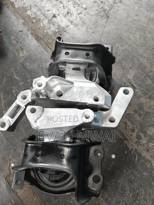 Nissan March / NOTE 2012 Engine Mounting