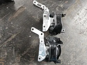 Nissan March / NOTE 2012 Engine Mounting