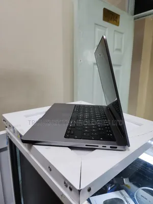 Laptop Apple MacBook Pro 2021 M1 16GB Apple M1 Pro SSD 512GB