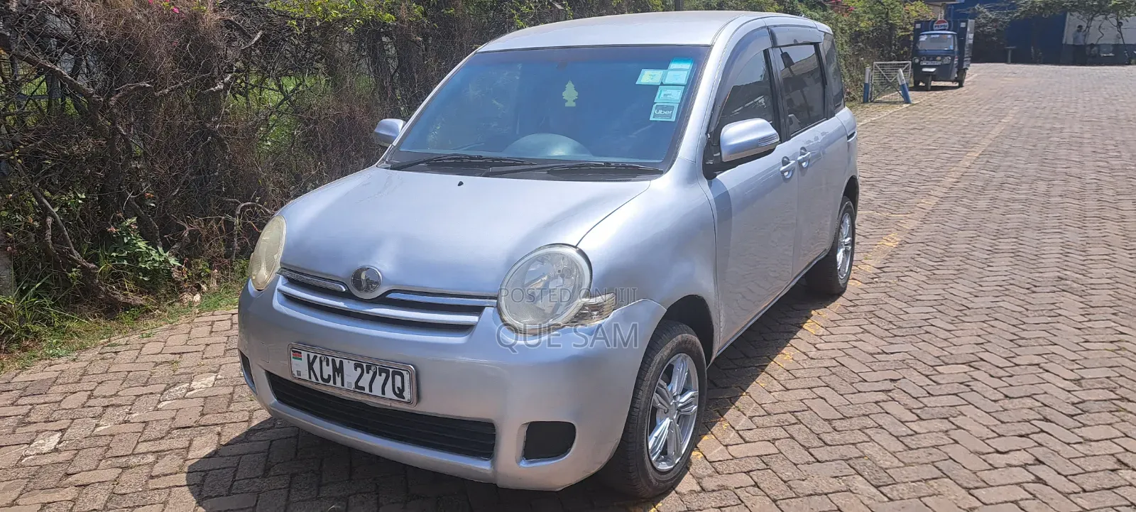 Toyota Sienta 2010 Silver