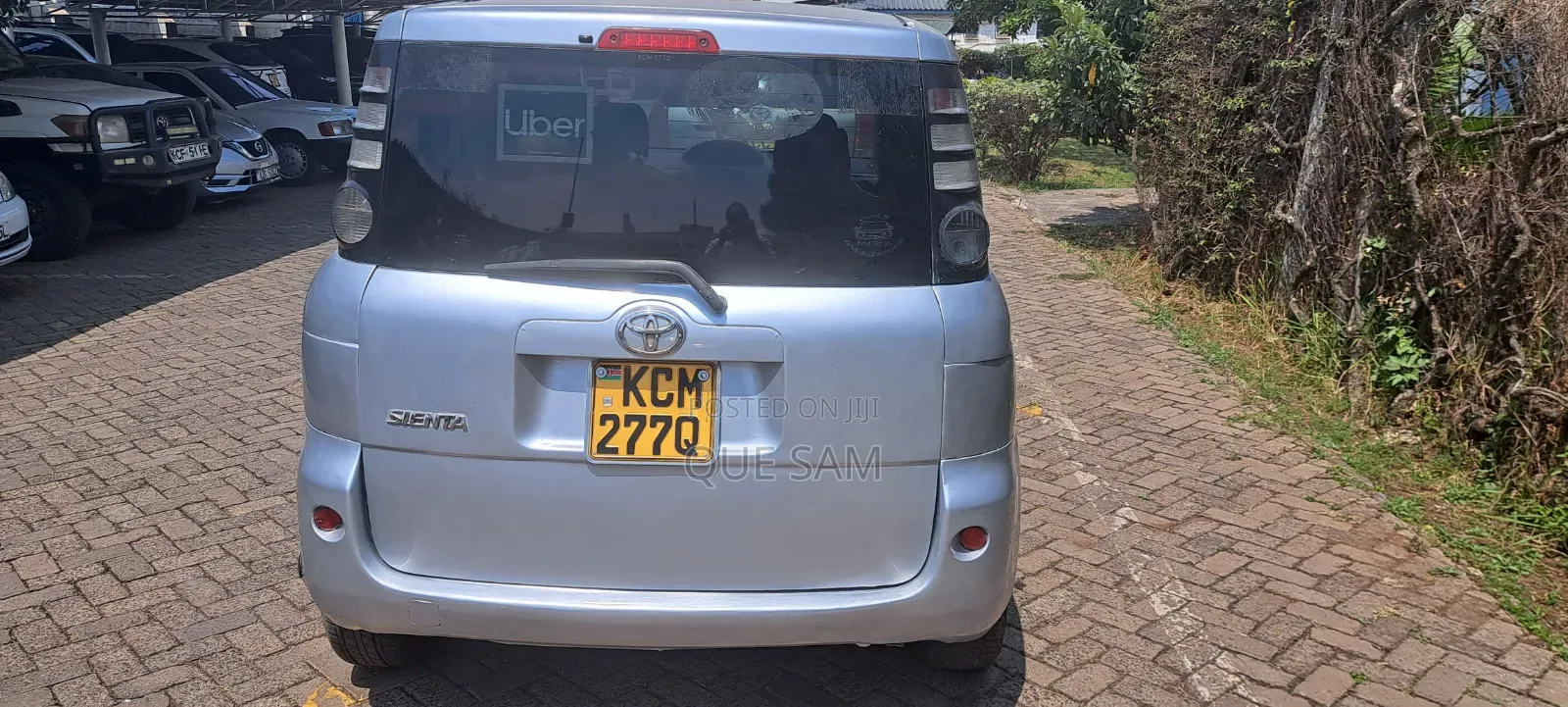 Toyota Sienta 2010 Silver