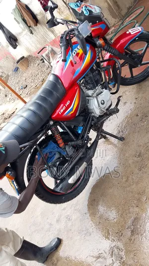 Bajaj Boxer 150 UG 2025 Red