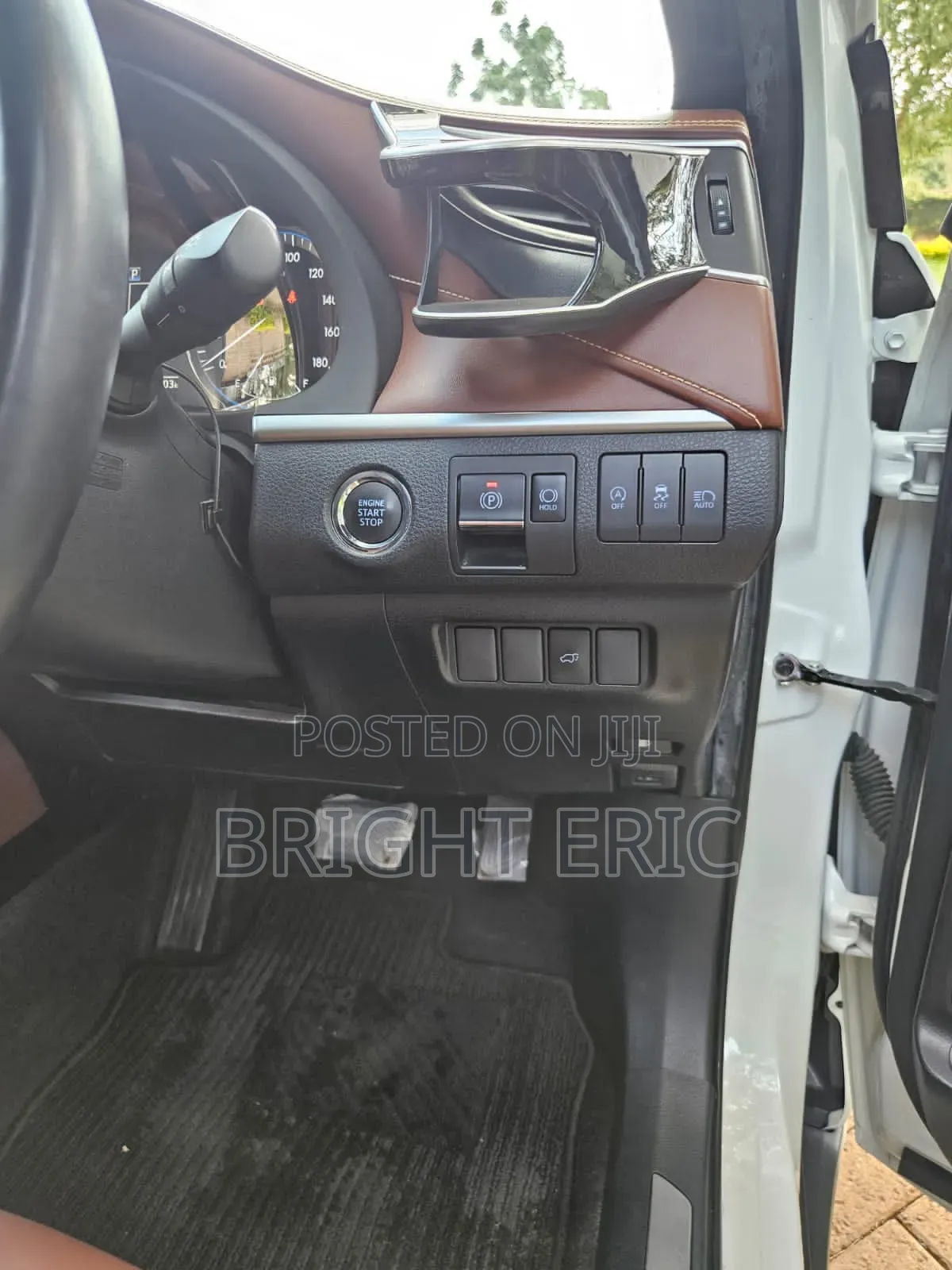 Toyota Harrier 2.0 4WD 2019 White
