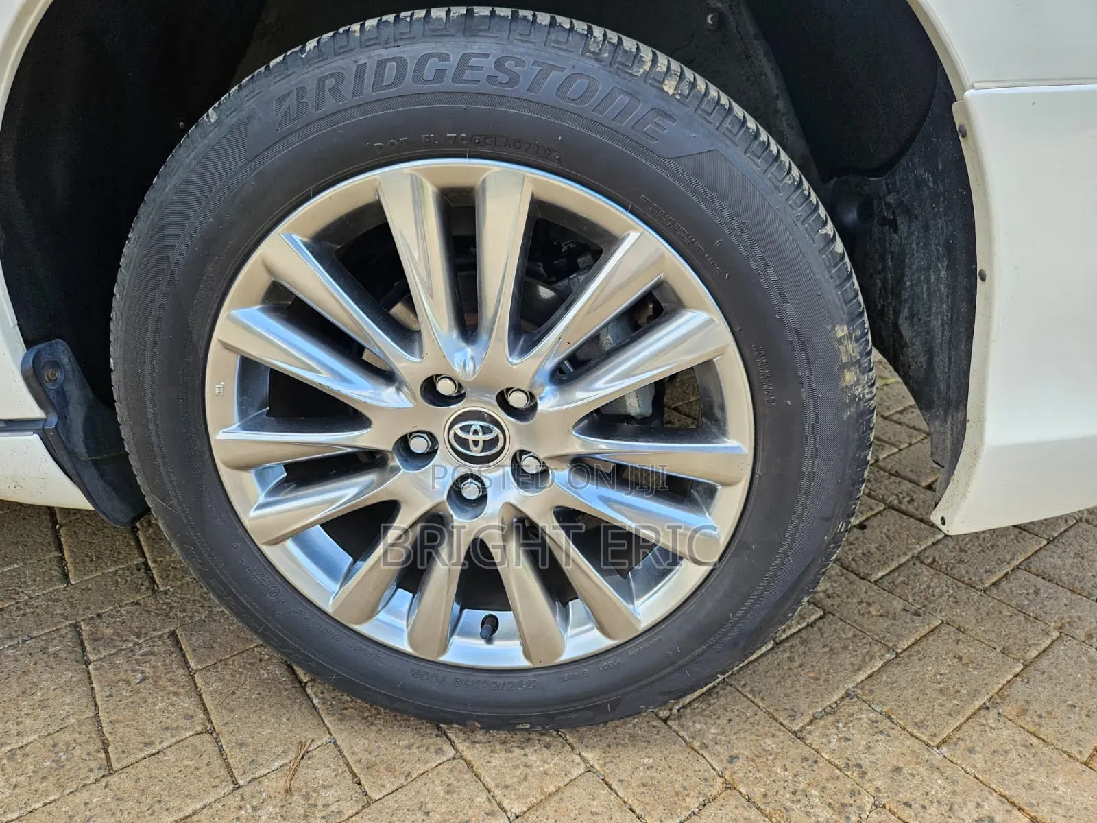 Toyota Harrier 2.0 4WD 2019 White