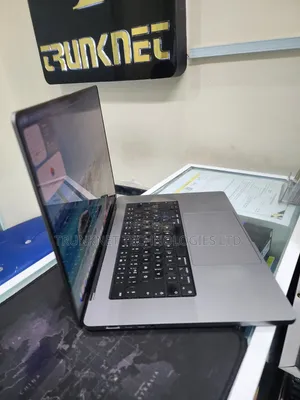 Laptop Apple MacBook Pro 2021 M1 Max 16GB Apple M1 Pro SSD 512GB