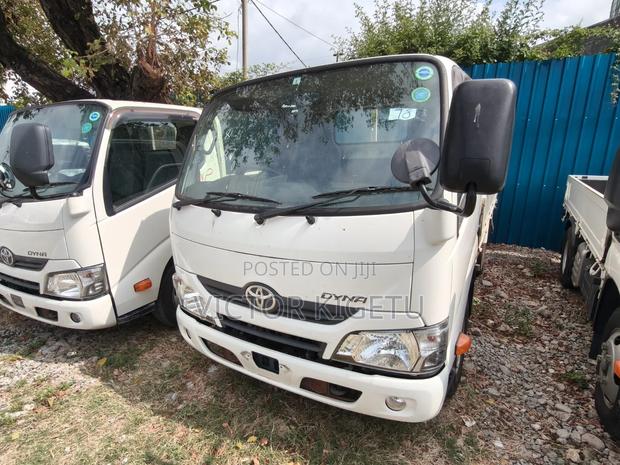 Toyota Dyna 2019 White - thumbnail 3