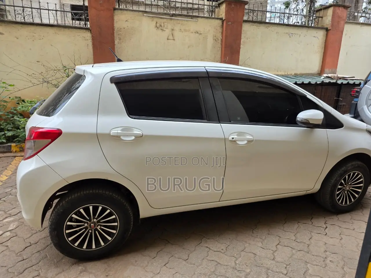 Toyota Vitz 2014 White