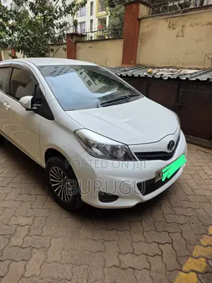 Toyota Vitz 2014 White