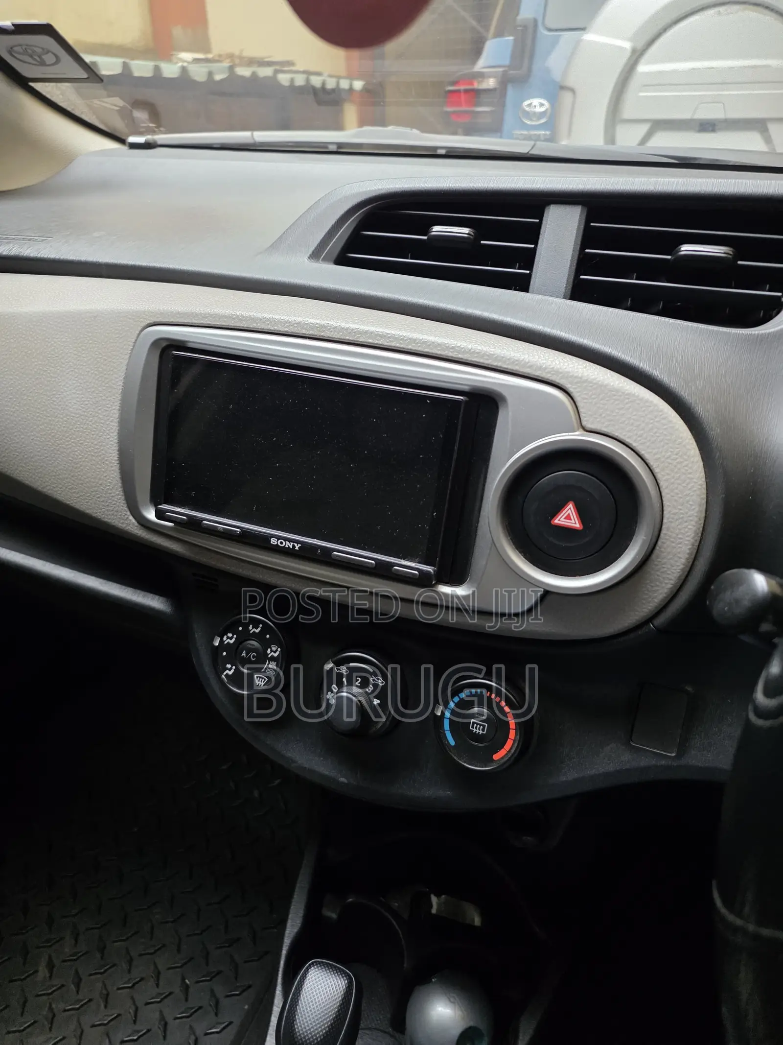 Toyota Vitz 2014 White