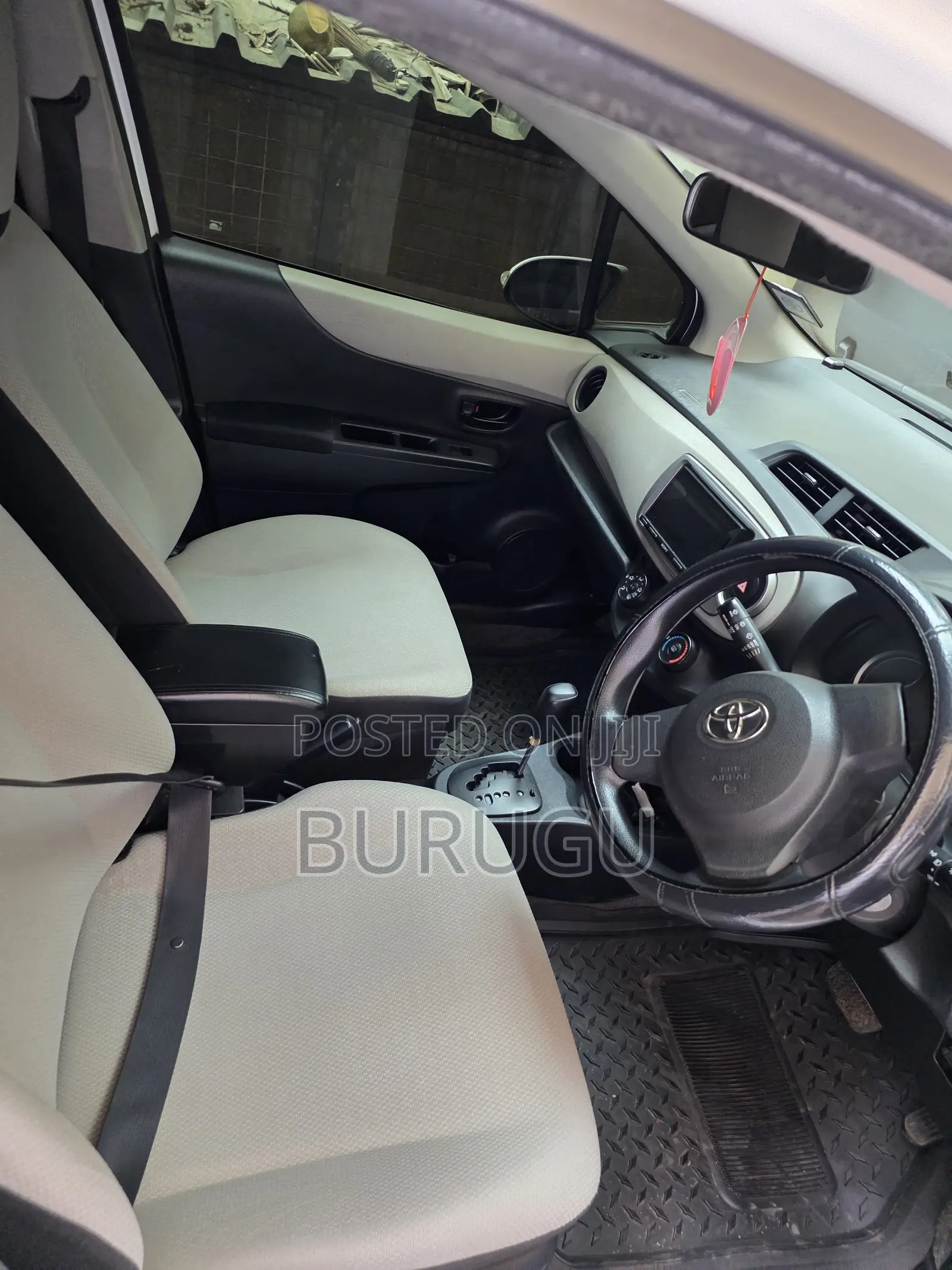 Toyota Vitz 2014 White