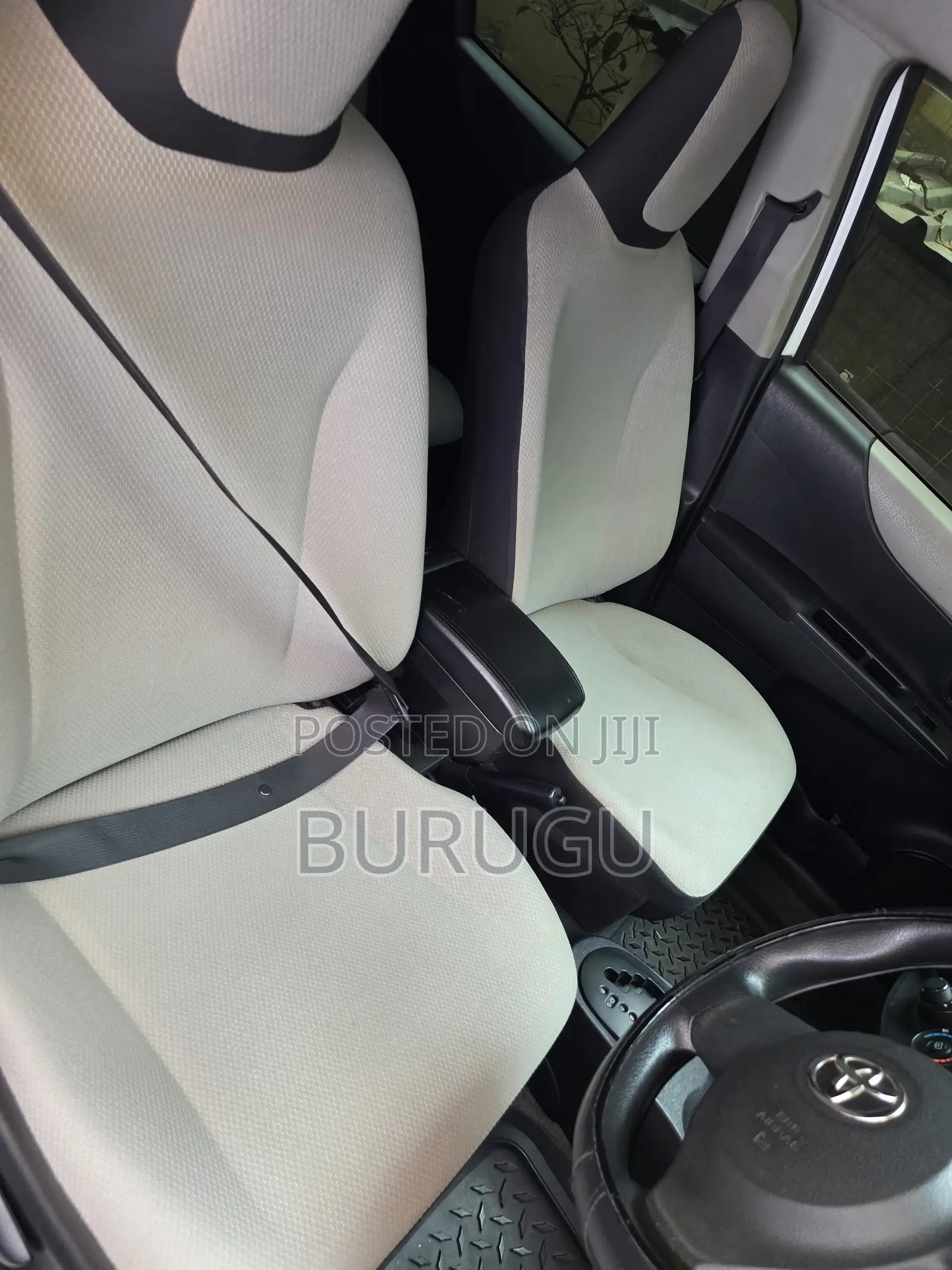 Toyota Vitz 2014 White