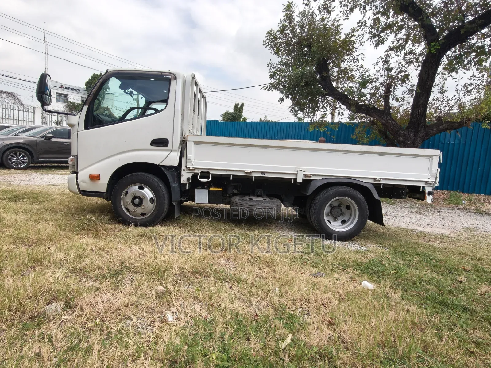 Hino Dutro 3 Tonnes 2019 White