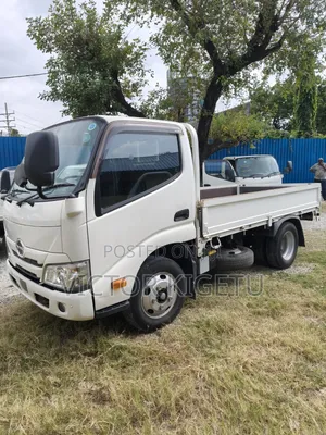 Hino Dutro 3 Tonnes 2019 White