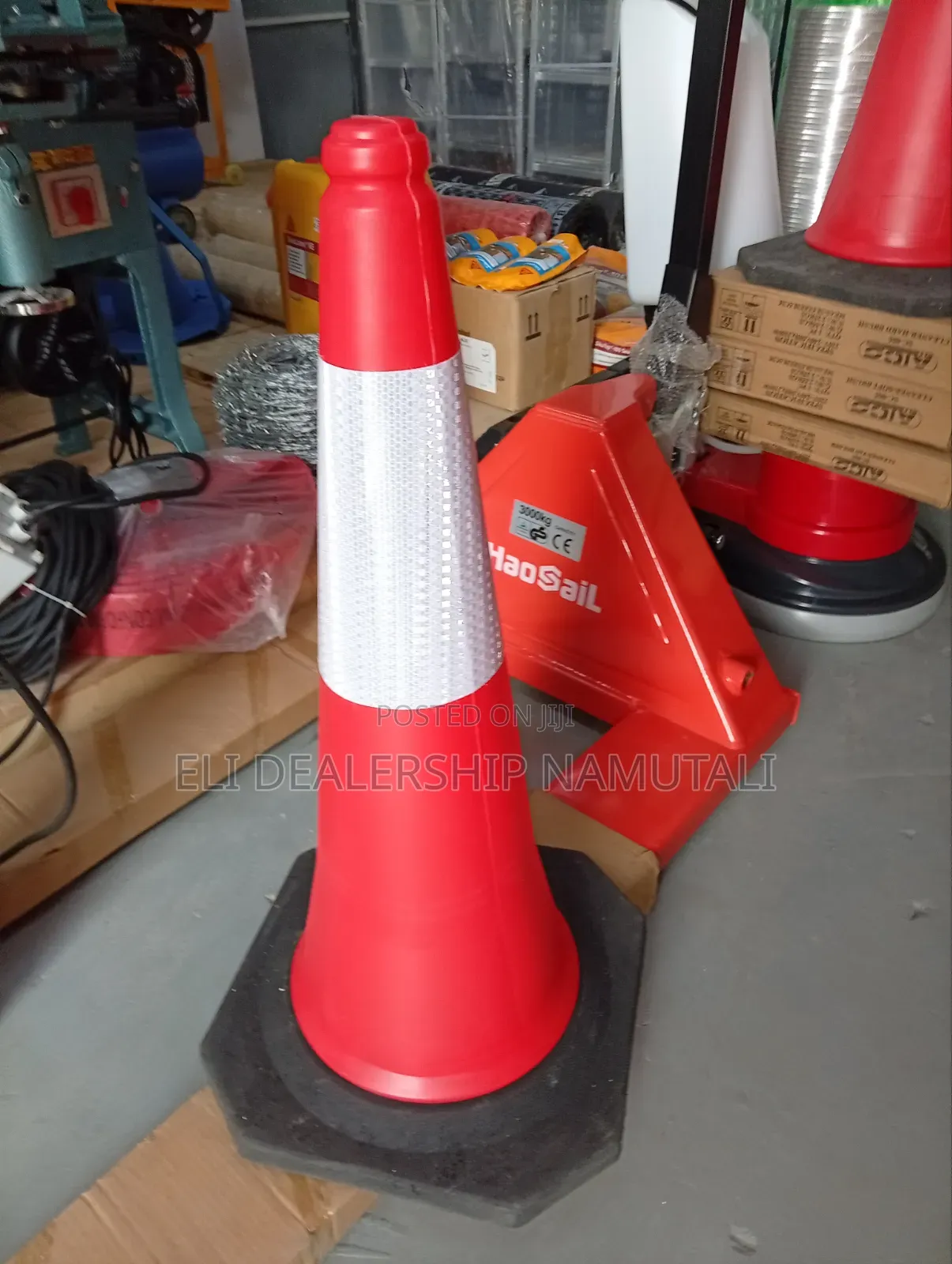 High-Quality 75cm Reflective Safety Cone With Stable Rubber Base