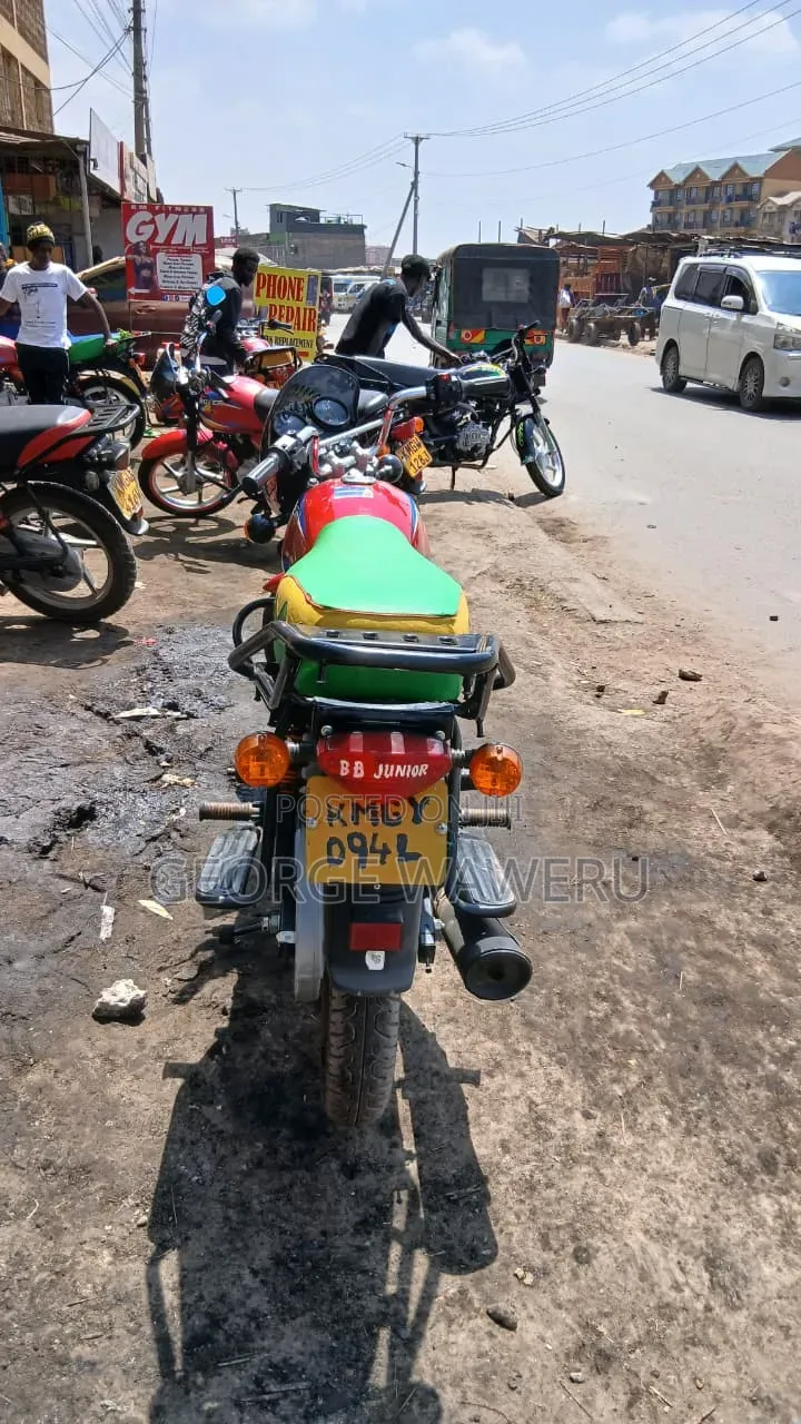 Bajaj Boxer 125 2025 Red